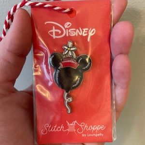Disney Loungefly Minnie Mouse pin